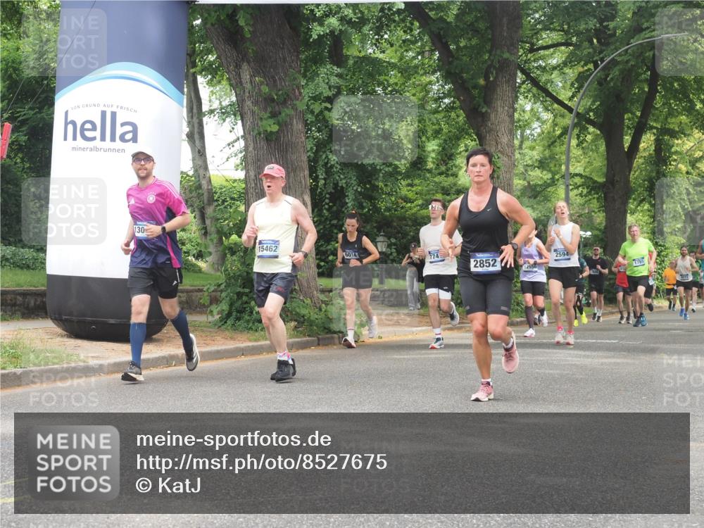 29.06.2025 - hella hamburg halbmarathon KatJ http://msf.ph/oto/8527675 29.06.2025 10:54:57 Zwischen KM18-KM19 2852, 4494, 6089, 6181 meine-sportfotos.de