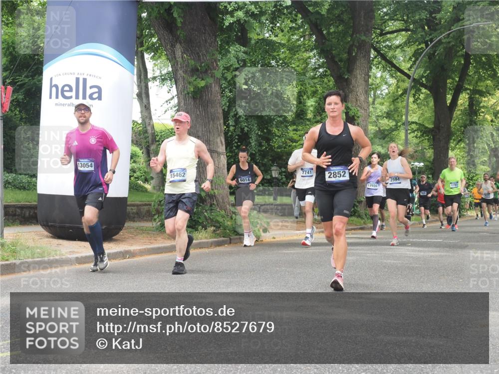 29.06.2025 - hella hamburg halbmarathon KatJ http://msf.ph/oto/8527679 29.06.2025 10:54:57 Zwischen KM18-KM19 2852, 4494, 6089, 6181 meine-sportfotos.de