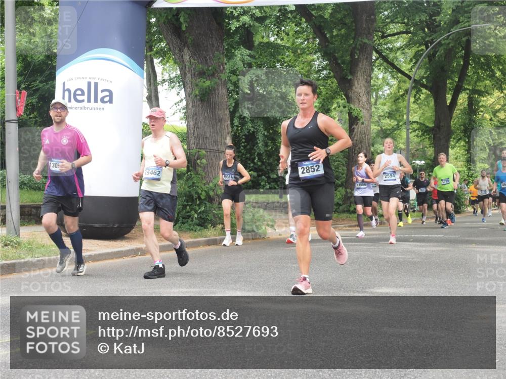 29.06.2025 - hella hamburg halbmarathon KatJ http://msf.ph/oto/8527693 29.06.2025 10:54:58 Zwischen KM18-KM19 2594, 2852, 4494, 6014, 6089, 6181 meine-sportfotos.de