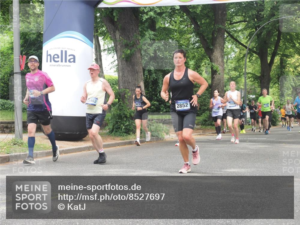 29.06.2025 - hella hamburg halbmarathon KatJ http://msf.ph/oto/8527697 29.06.2025 10:54:58 Zwischen KM18-KM19 2594, 2852, 4494, 6014, 6089, 6181 meine-sportfotos.de