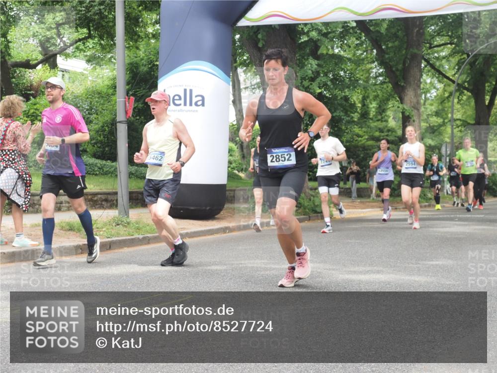 29.06.2025 - hella hamburg halbmarathon KatJ http://msf.ph/oto/8527724 29.06.2025 10:54:59 Zwischen KM18-KM19 2594, 2852, 4494, 6014, 6089, 6181 meine-sportfotos.de