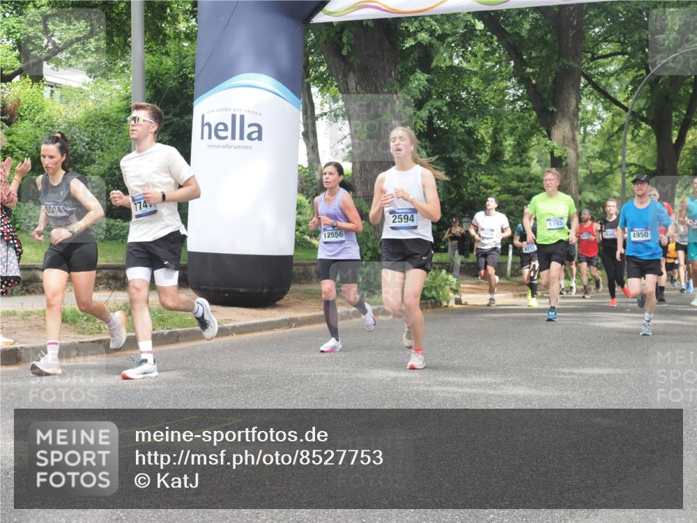 29.06.2025 - hella hamburg halbmarathon KatJ http://msf.ph/oto/8527753 29.06.2025 10:55:01 Zwischen KM18-KM19 2594, 2852, 4950, 5670, 6014, 6089, 6181, 7741 meine-sportfotos.de
