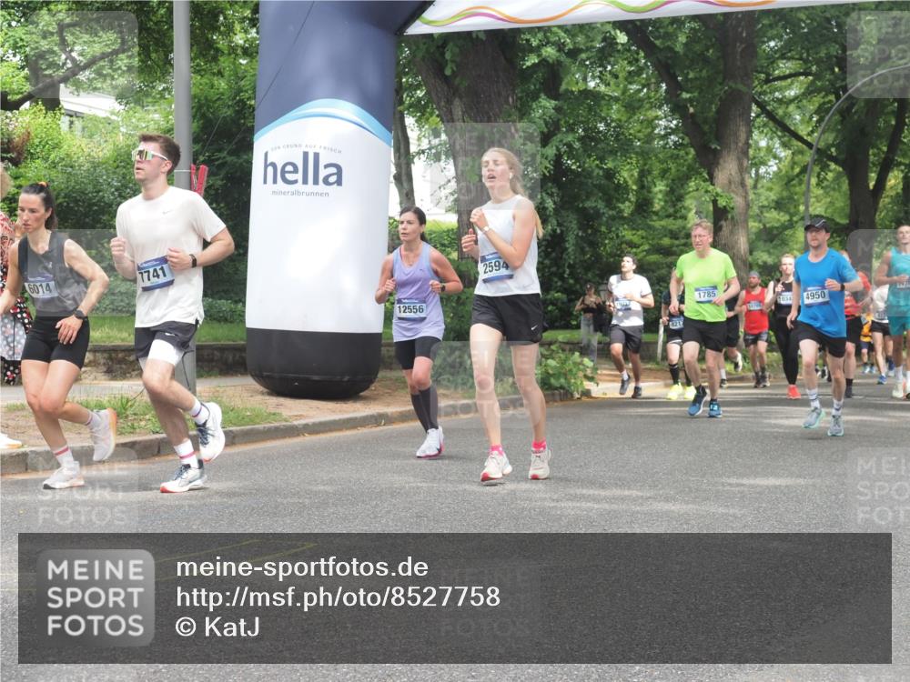 29.06.2025 - hella hamburg halbmarathon KatJ http://msf.ph/oto/8527758 29.06.2025 10:55:01 Zwischen KM18-KM19 2594, 2852, 4950, 5670, 6014, 6089, 6181, 7741 meine-sportfotos.de