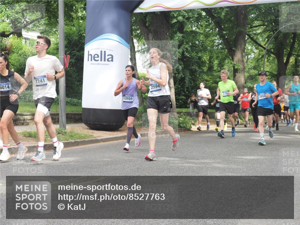 29.06.2025 - hella hamburg halbmarathon KatJ http://msf.ph/oto/8527763 29.06.2025 10:55:01 Zwischen KM18-KM19 2594, 2852, 4950, 5670, 6014, 6089, 6181, 7741 meine-sportfotos.de