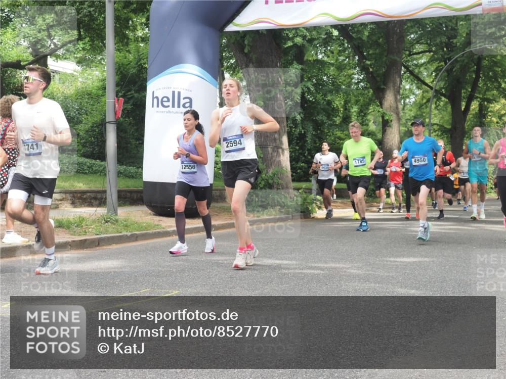 29.06.2025 - hella hamburg halbmarathon KatJ http://msf.ph/oto/8527770 29.06.2025 10:55:01 Zwischen KM18-KM19 2594, 2852, 4950, 5670, 6014, 6089, 6181, 7741 meine-sportfotos.de