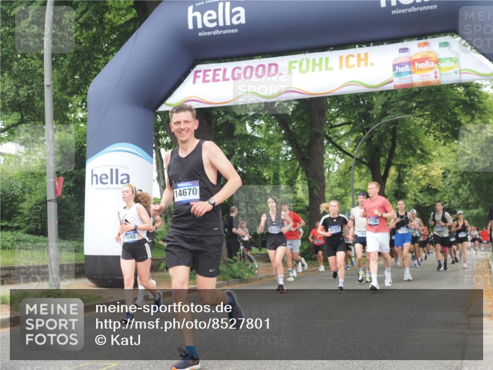 29.06.2025 - hella hamburg halbmarathon KatJ http://msf.ph/oto/8527801 29.06.2025 11:04:04 Zwischen KM18-KM19 1204, 1332, 2986, 4554, 5990, 5991, 6948 meine-sportfotos.de