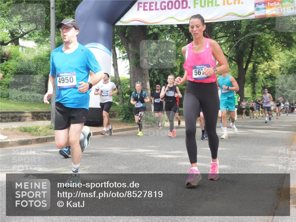 29.06.2025 - hella hamburg halbmarathon KatJ http://msf.ph/oto/8527819 29.06.2025 10:55:04 Zwischen KM18-KM19 1785, 2594, 4950, 5670, 6014, 7741, 8217 meine-sportfotos.de