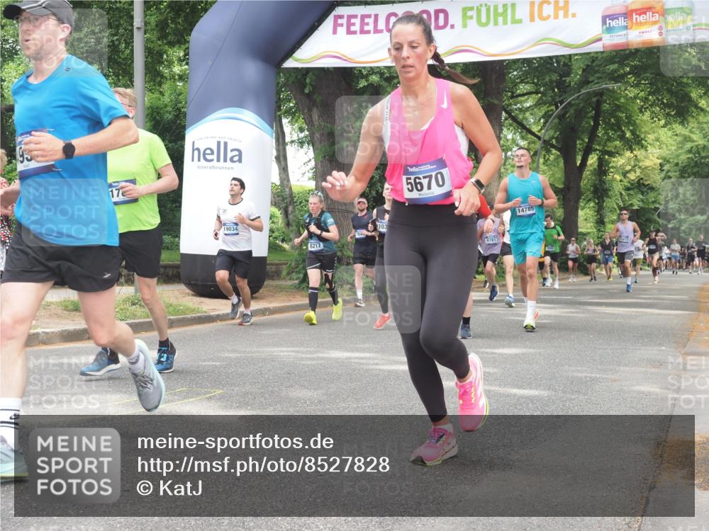 29.06.2025 - hella hamburg halbmarathon KatJ http://msf.ph/oto/8527828 29.06.2025 10:55:04 Zwischen KM18-KM19 1785, 2594, 4950, 5670, 6014, 7741, 8217 meine-sportfotos.de