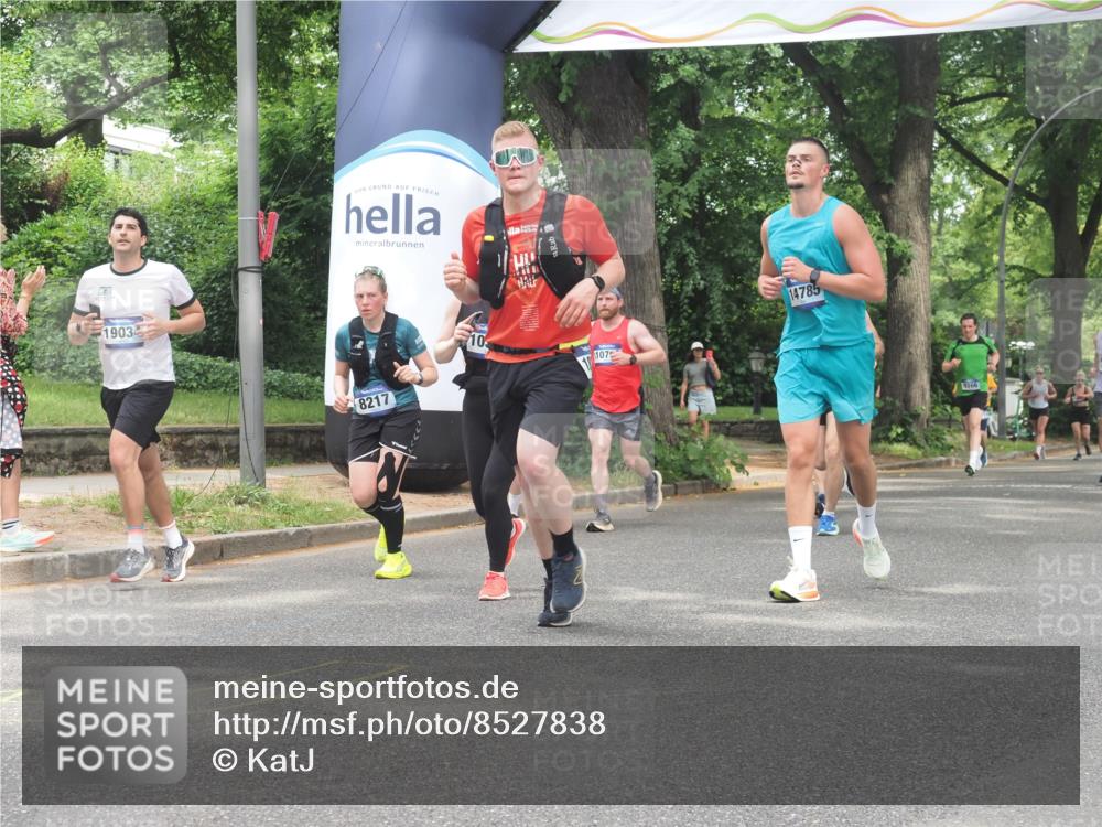 29.06.2025 - hella hamburg halbmarathon KatJ http://msf.ph/oto/8527838 29.06.2025 10:55:05 Zwischen KM18-KM19 1785, 2594, 4950, 5670, 6014, 7741, 8217 meine-sportfotos.de