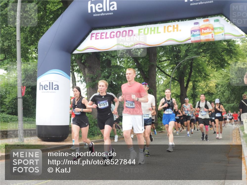 29.06.2025 - hella hamburg halbmarathon KatJ http://msf.ph/oto/8527844 29.06.2025 11:04:06 Zwischen KM18-KM19 1204, 2986, 4422, 4554, 5990, 5991, 6948 meine-sportfotos.de