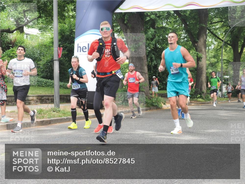 29.06.2025 - hella hamburg halbmarathon KatJ http://msf.ph/oto/8527845 29.06.2025 10:55:05 Zwischen KM18-KM19 1785, 2594, 4950, 5670, 6014, 7741, 8217 meine-sportfotos.de