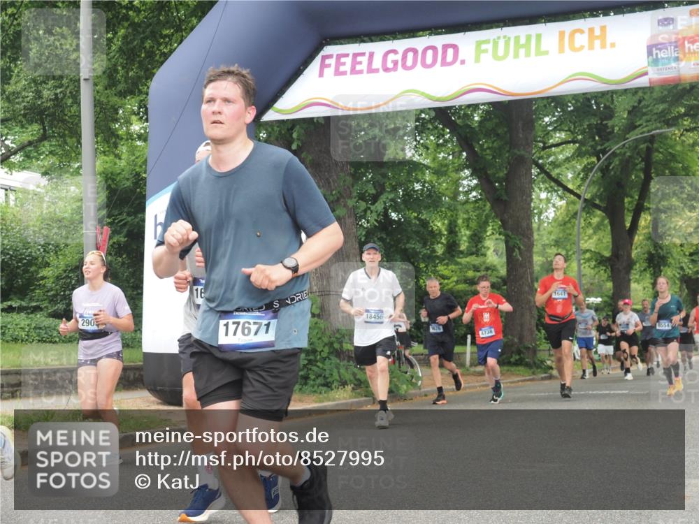29.06.2025 - hella hamburg halbmarathon KatJ http://msf.ph/oto/8527995 29.06.2025 11:04:12 Zwischen KM18-KM19 3802, 3803, 4422, 7214 meine-sportfotos.de