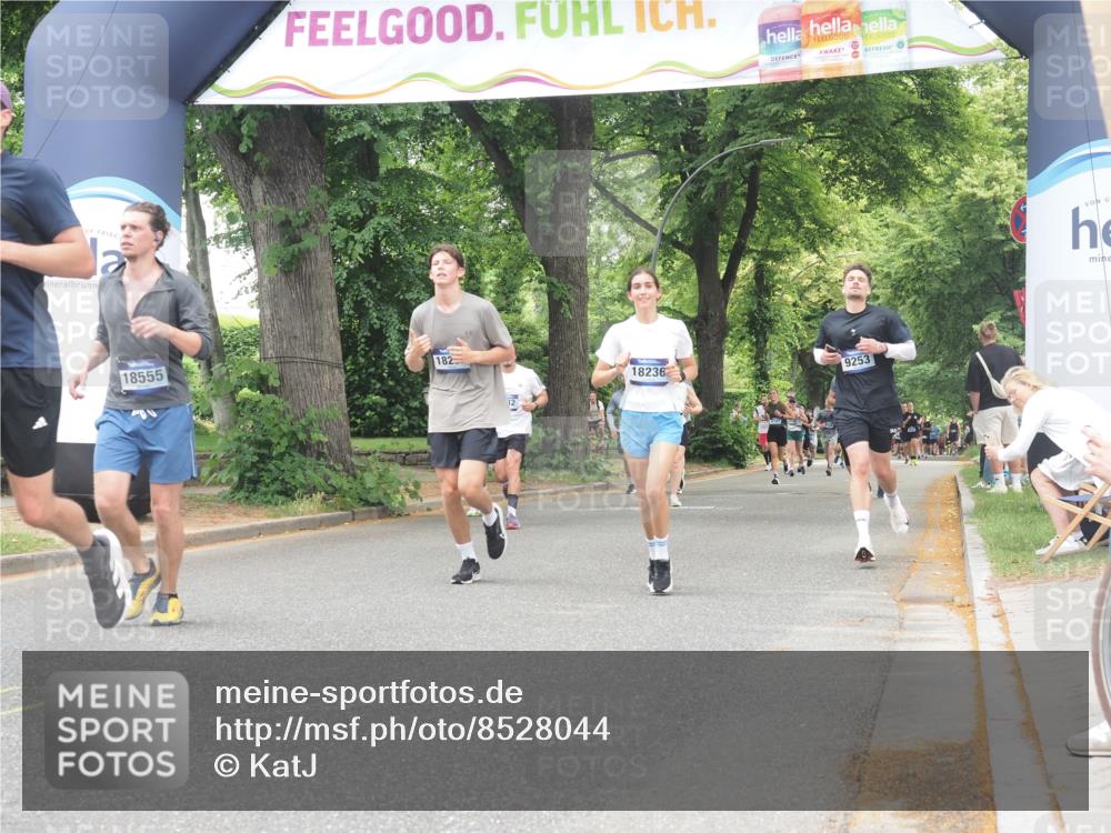 29.06.2025 - hella hamburg halbmarathon KatJ http://msf.ph/oto/8528044 29.06.2025 10:55:17 Zwischen KM18-KM19 4032, 5232 meine-sportfotos.de