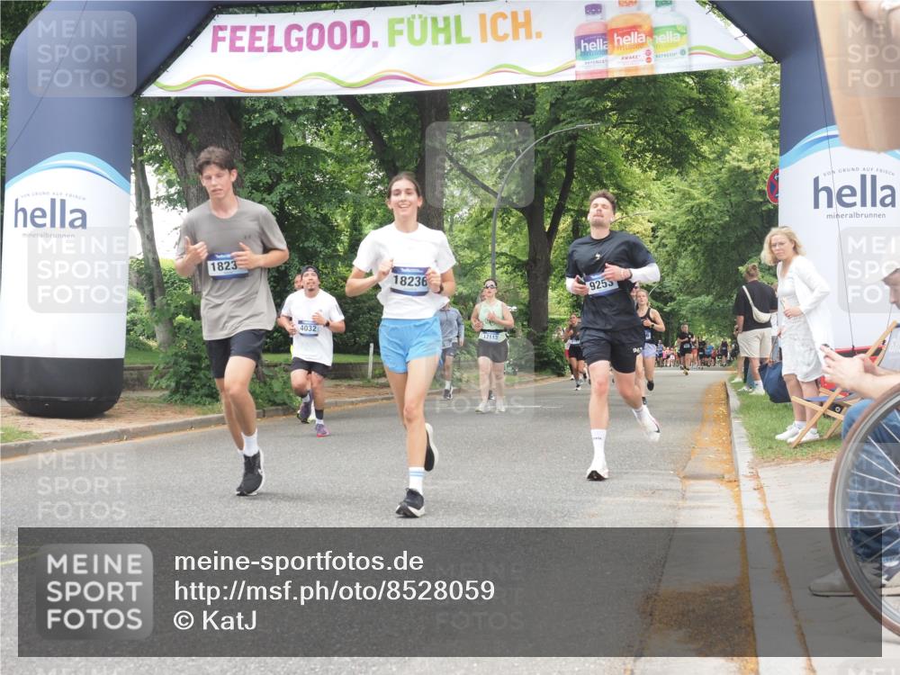 29.06.2025 - hella hamburg halbmarathon KatJ http://msf.ph/oto/8528059 29.06.2025 10:55:18 Zwischen KM18-KM19 4032 meine-sportfotos.de