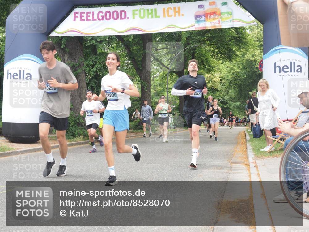 29.06.2025 - hella hamburg halbmarathon KatJ http://msf.ph/oto/8528070 29.06.2025 10:55:18 Zwischen KM18-KM19 4032 meine-sportfotos.de