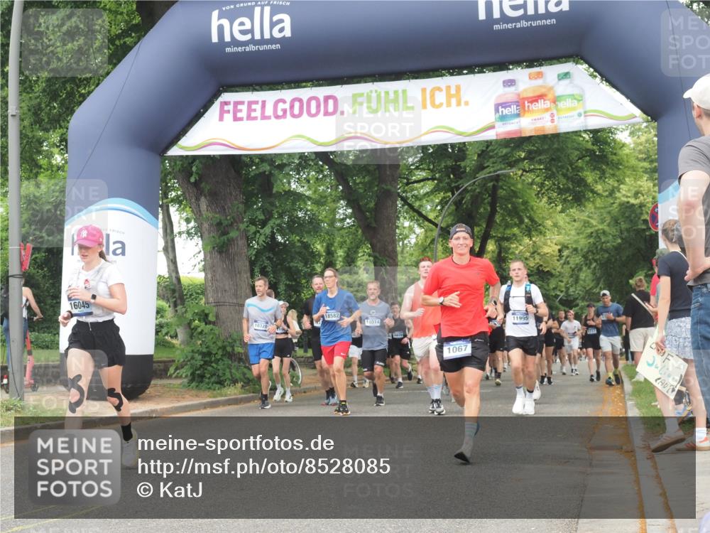 29.06.2025 - hella hamburg halbmarathon KatJ http://msf.ph/oto/8528085 29.06.2025 11:04:18 Zwischen KM18-KM19 1067, 1641, 2908, 3803, 4738, 8554 meine-sportfotos.de