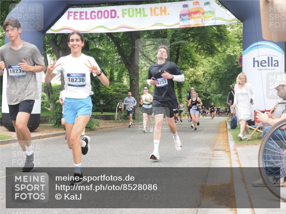 29.06.2025 - hella hamburg halbmarathon KatJ http://msf.ph/oto/8528086 29.06.2025 10:55:19 Zwischen KM18-KM19 4032 meine-sportfotos.de