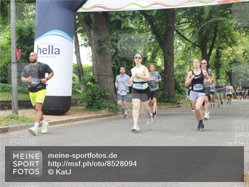 29.06.2025 - hella hamburg halbmarathon KatJ http://msf.ph/oto/8528094 29.06.2025 10:55:21 Zwischen KM18-KM19 2712, 4032 meine-sportfotos.de