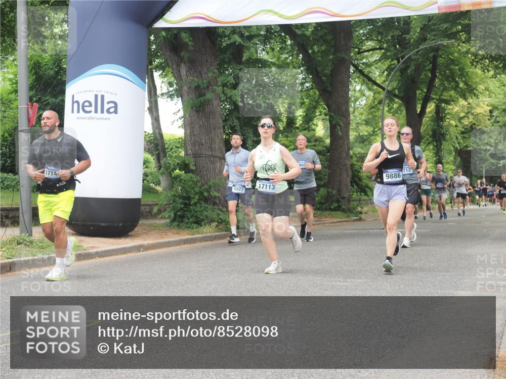 29.06.2025 - hella hamburg halbmarathon KatJ http://msf.ph/oto/8528098 29.06.2025 10:55:21 Zwischen KM18-KM19 2712, 4032 meine-sportfotos.de