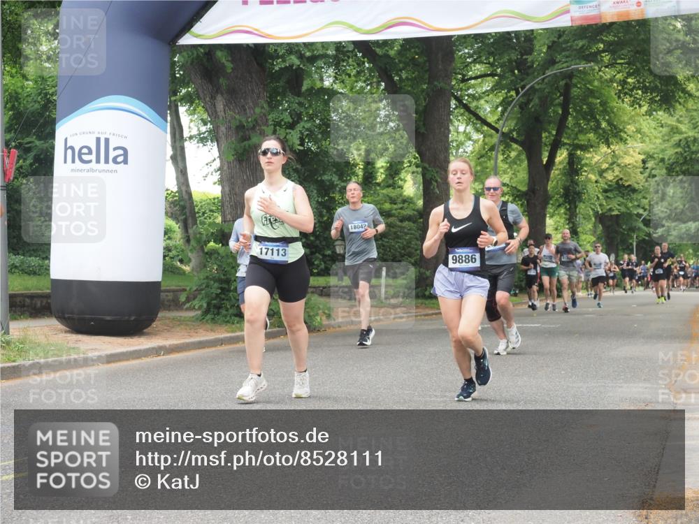 29.06.2025 - hella hamburg halbmarathon KatJ http://msf.ph/oto/8528111 29.06.2025 10:55:22 Zwischen KM18-KM19 2712, 4032, 6822 meine-sportfotos.de