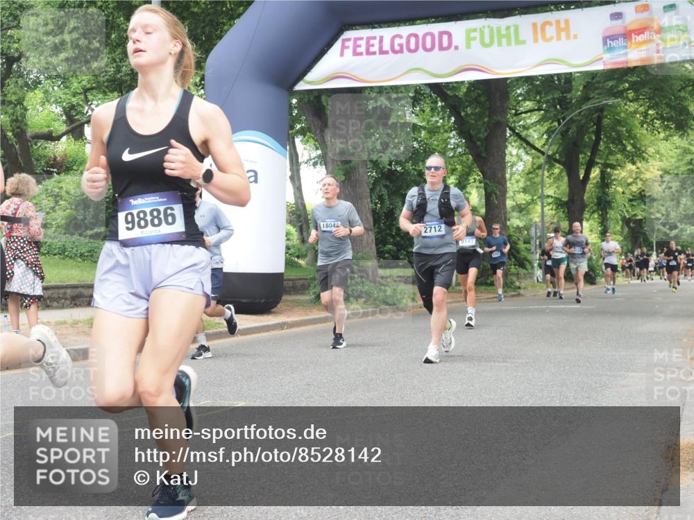 29.06.2025 - hella hamburg halbmarathon KatJ http://msf.ph/oto/8528142 29.06.2025 10:55:23 Zwischen KM18-KM19 2712, 4032, 6822, 8147 meine-sportfotos.de