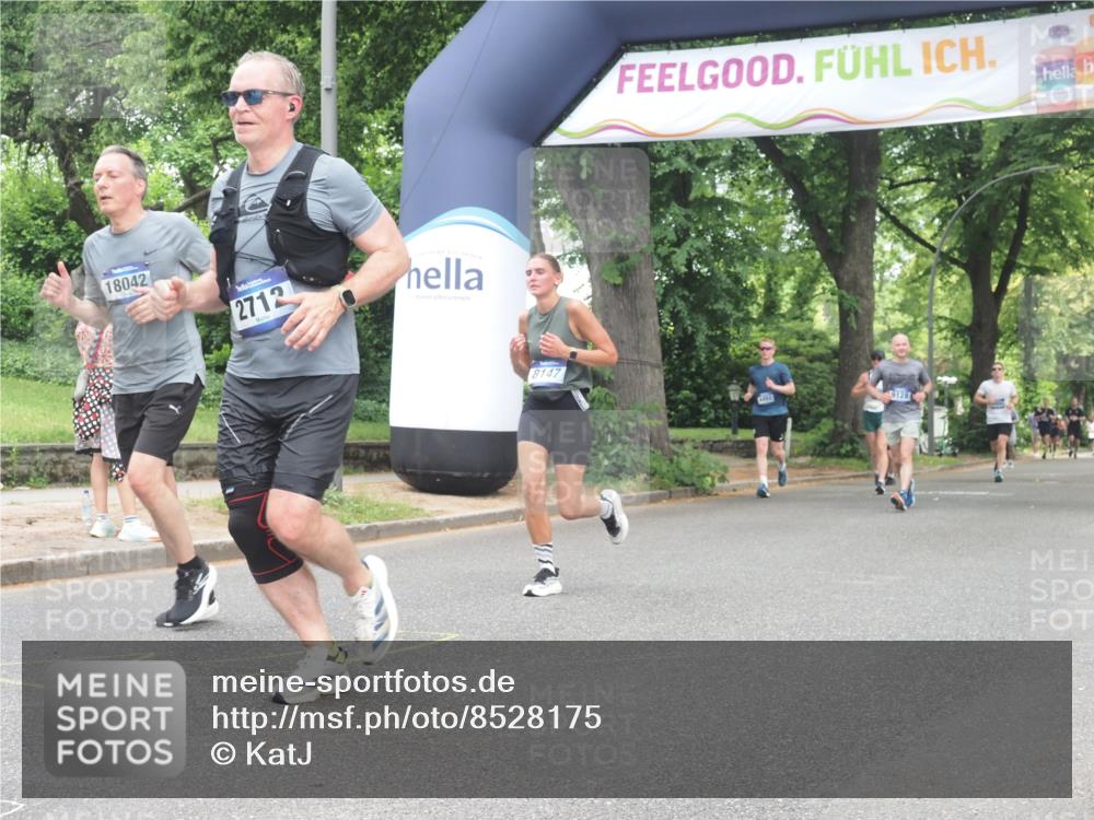 29.06.2025 - hella hamburg halbmarathon KatJ http://msf.ph/oto/8528175 29.06.2025 10:55:25 Zwischen KM18-KM19 2712, 4032, 6822, 8147 meine-sportfotos.de