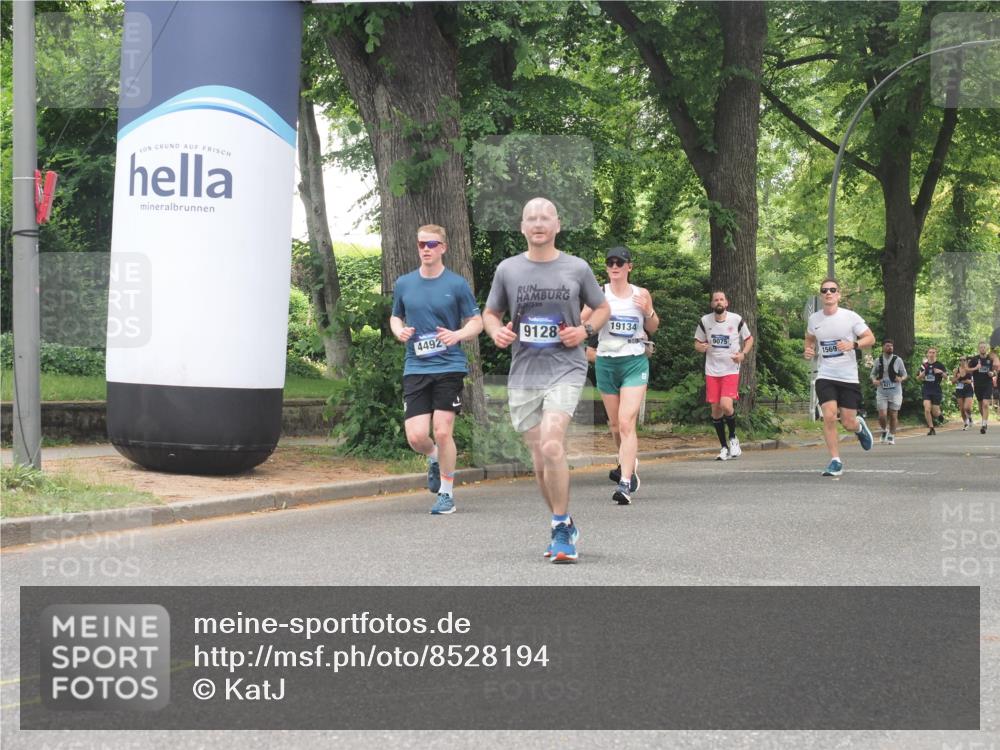 29.06.2025 - hella hamburg halbmarathon KatJ http://msf.ph/oto/8528194 29.06.2025 10:55:27 Zwischen KM18-KM19 2712, 6822, 8147 meine-sportfotos.de