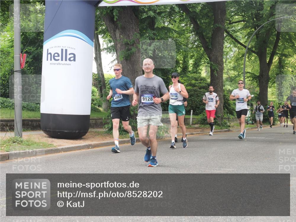 29.06.2025 - hella hamburg halbmarathon KatJ http://msf.ph/oto/8528202 29.06.2025 10:55:27 Zwischen KM18-KM19 2712, 6822, 8147 meine-sportfotos.de