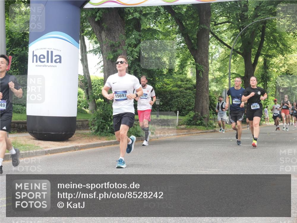29.06.2025 - hella hamburg halbmarathon KatJ http://msf.ph/oto/8528242 29.06.2025 10:55:30 Zwischen KM18-KM19 4492, 6822, 8147 meine-sportfotos.de