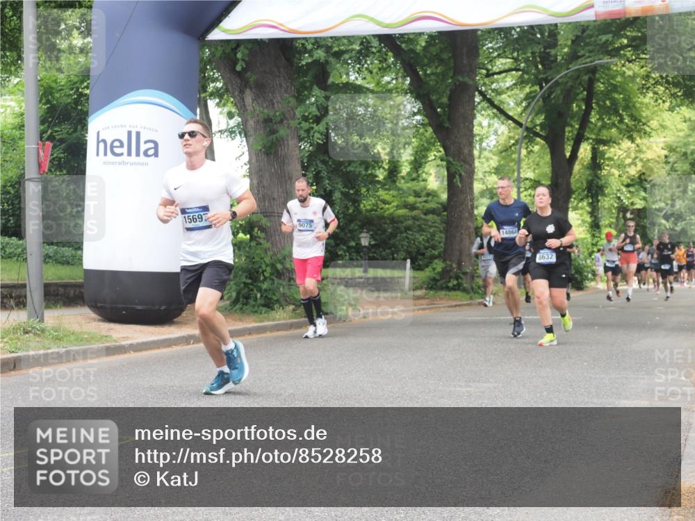 29.06.2025 - hella hamburg halbmarathon KatJ http://msf.ph/oto/8528258 29.06.2025 10:55:31 Zwischen KM18-KM19 4492, 8147, 8632 meine-sportfotos.de