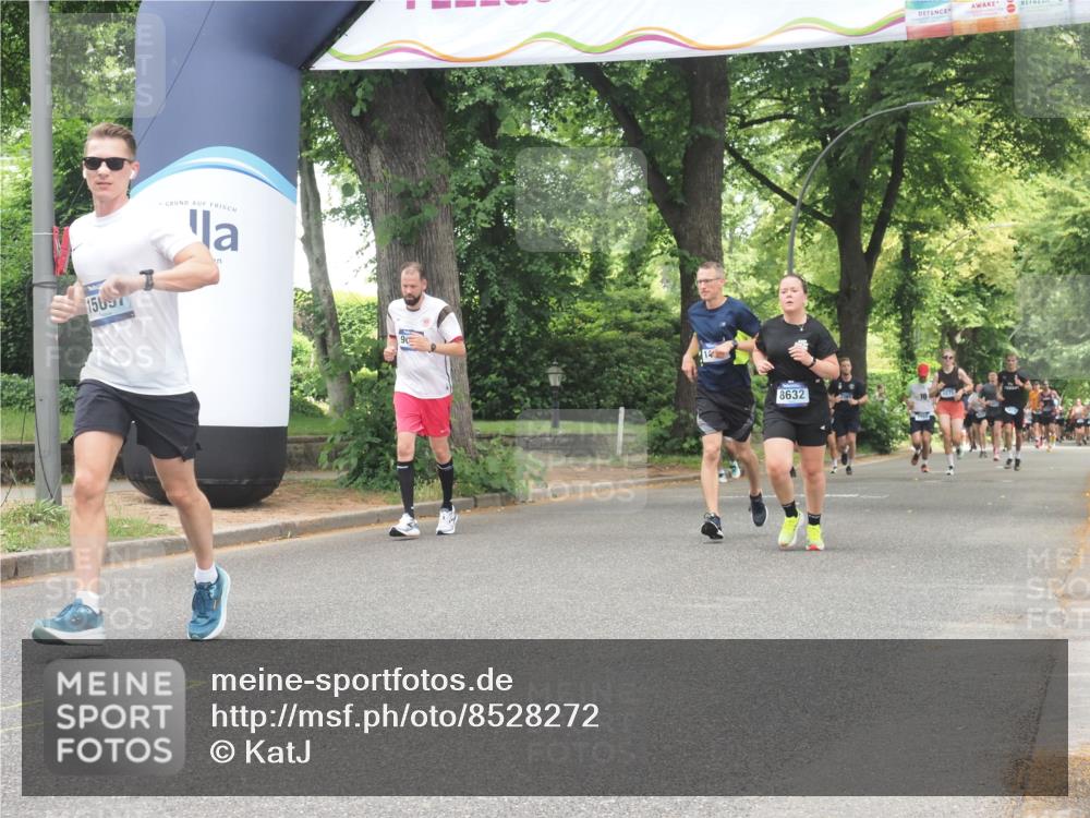 29.06.2025 - hella hamburg halbmarathon KatJ http://msf.ph/oto/8528272 29.06.2025 10:55:31 Zwischen KM18-KM19 4492, 8147, 8632 meine-sportfotos.de