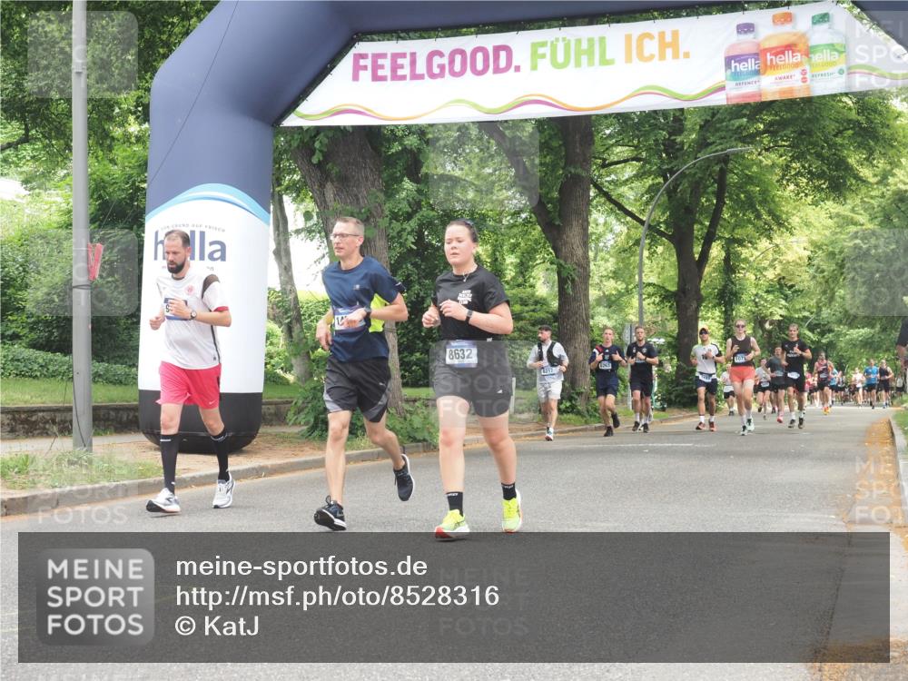 29.06.2025 - hella hamburg halbmarathon KatJ http://msf.ph/oto/8528316 29.06.2025 10:55:33 Zwischen KM18-KM19 4492, 8632 meine-sportfotos.de