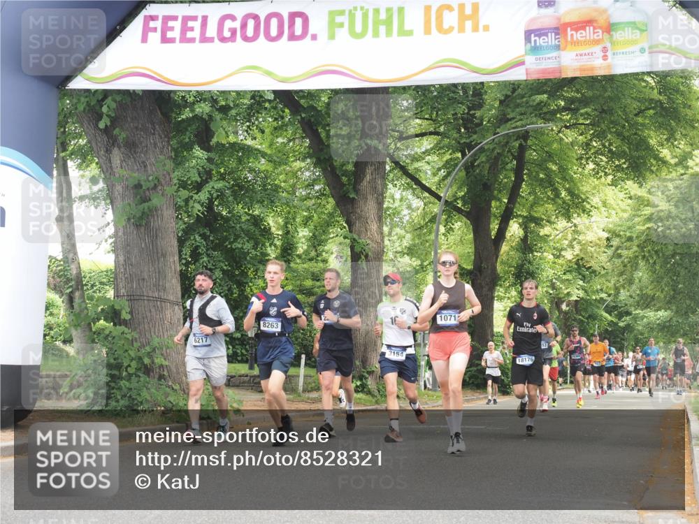 29.06.2025 - hella hamburg halbmarathon KatJ http://msf.ph/oto/8528321 29.06.2025 10:55:36 Zwischen KM18-KM19 1071, 4492, 8632 meine-sportfotos.de