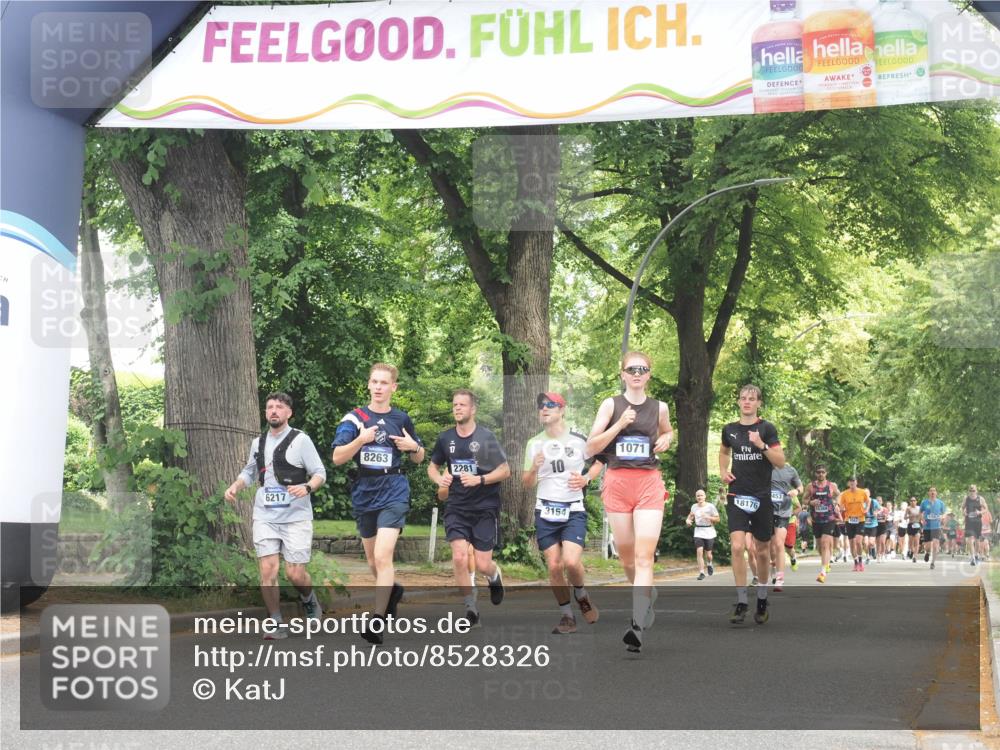 29.06.2025 - hella hamburg halbmarathon KatJ http://msf.ph/oto/8528326 29.06.2025 10:55:36 Zwischen KM18-KM19 1071, 4492, 8632 meine-sportfotos.de
