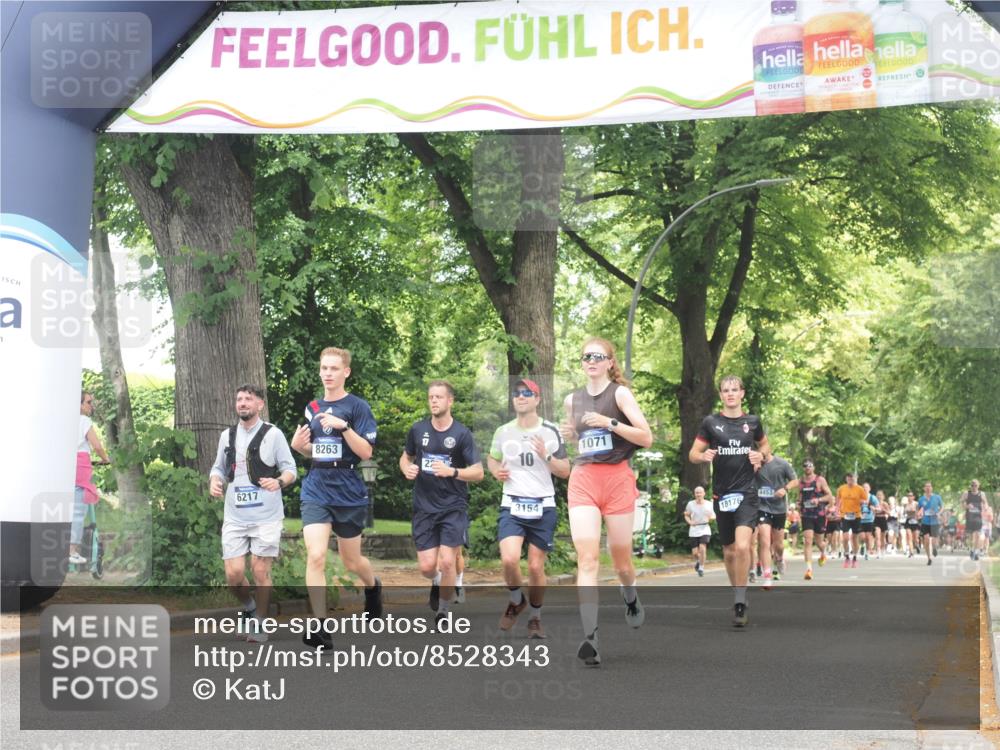 29.06.2025 - hella hamburg halbmarathon KatJ http://msf.ph/oto/8528343 29.06.2025 10:55:36 Zwischen KM18-KM19 1071, 4492, 8632 meine-sportfotos.de