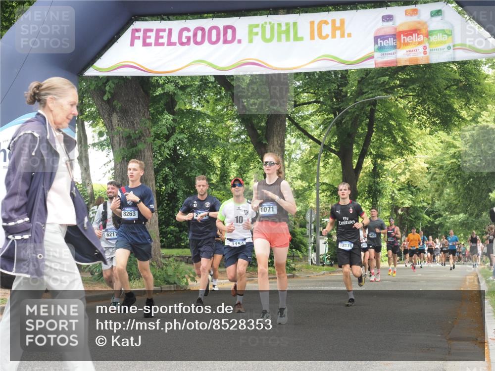 29.06.2025 - hella hamburg halbmarathon KatJ http://msf.ph/oto/8528353 29.06.2025 10:55:37 Zwischen KM18-KM19 1071, 3154, 4492, 8263, 8632 meine-sportfotos.de