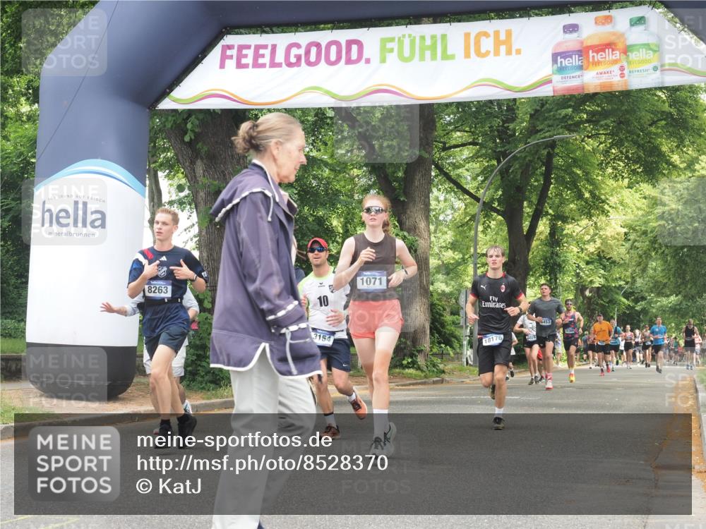 29.06.2025 - hella hamburg halbmarathon KatJ http://msf.ph/oto/8528370 29.06.2025 10:55:37 Zwischen KM18-KM19 1071, 3154, 4492, 8263, 8632 meine-sportfotos.de
