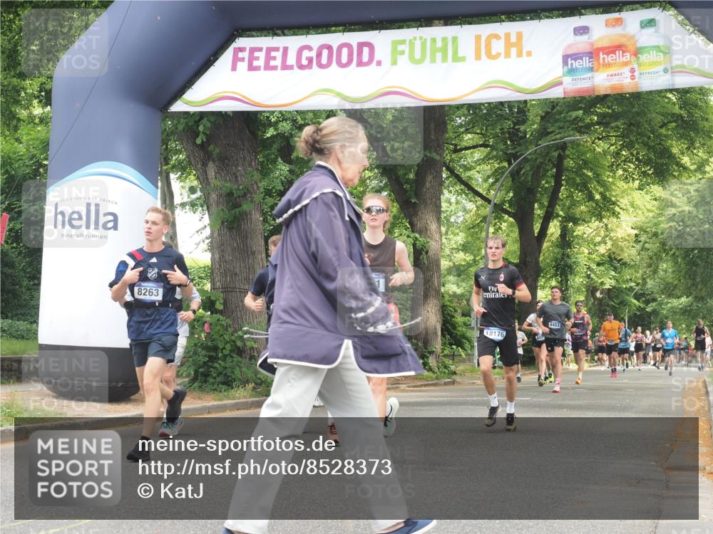 29.06.2025 - hella hamburg halbmarathon KatJ http://msf.ph/oto/8528373 29.06.2025 10:55:37 Zwischen KM18-KM19 1071, 3154, 4492, 8263, 8632 meine-sportfotos.de