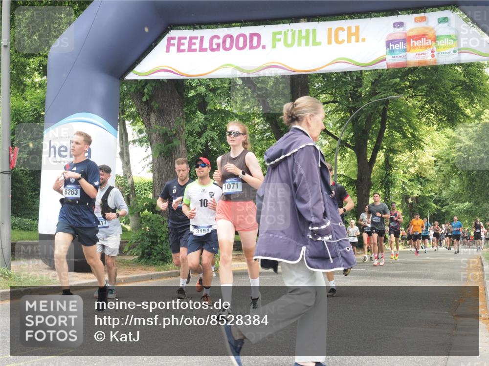 29.06.2025 - hella hamburg halbmarathon KatJ http://msf.ph/oto/8528384 29.06.2025 10:55:38 Zwischen KM18-KM19 1071, 3154, 6217, 8263, 8632 meine-sportfotos.de