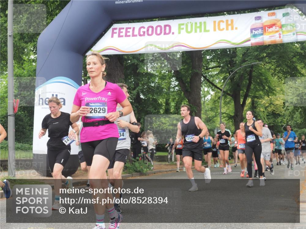 29.06.2025 - hella hamburg halbmarathon KatJ http://msf.ph/oto/8528394 29.06.2025 11:04:37 Zwischen KM18-KM19 2834, 5995 meine-sportfotos.de