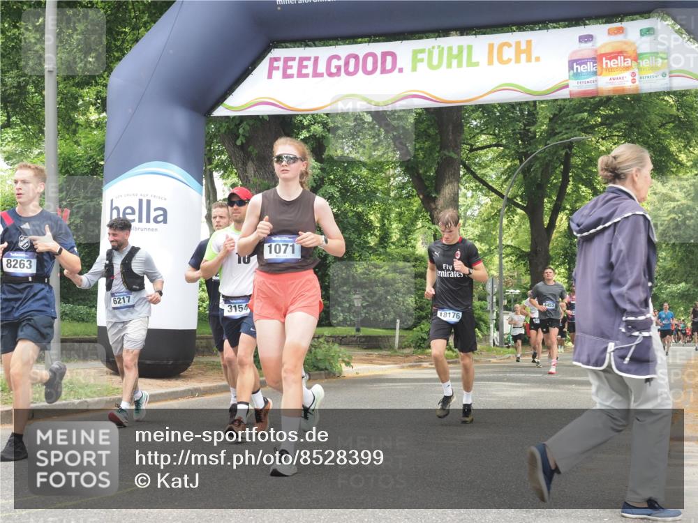 29.06.2025 - hella hamburg halbmarathon KatJ http://msf.ph/oto/8528399 29.06.2025 10:55:38 Zwischen KM18-KM19 1071, 3154, 6217, 8263, 8632 meine-sportfotos.de