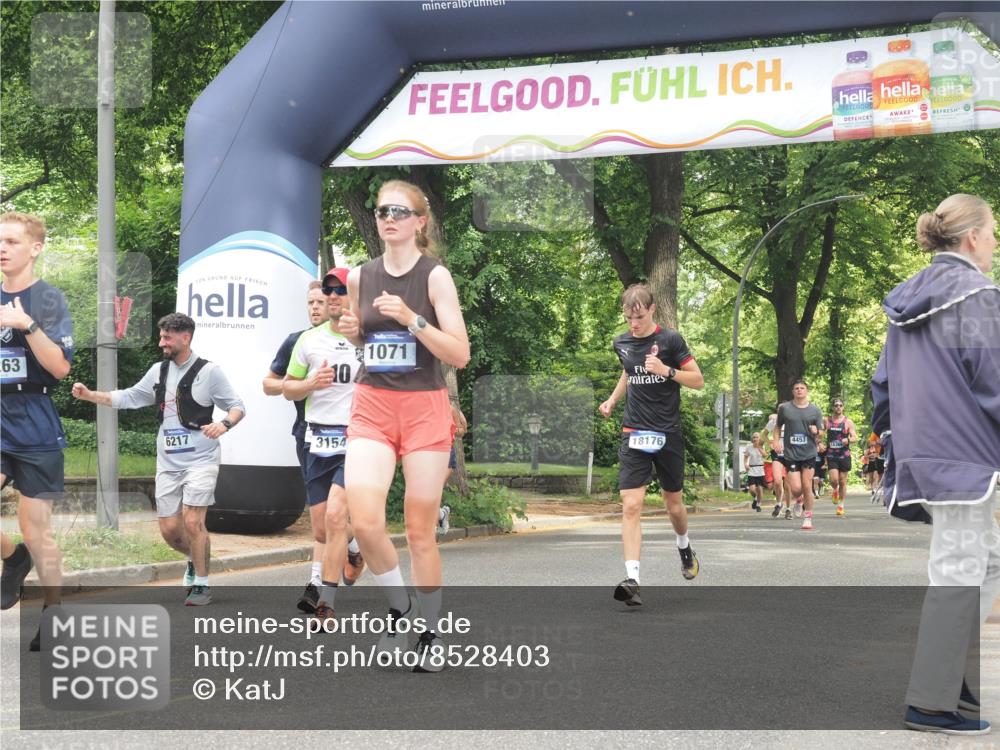 29.06.2025 - hella hamburg halbmarathon KatJ http://msf.ph/oto/8528403 29.06.2025 10:55:38 Zwischen KM18-KM19 1071, 3154, 6217, 8263, 8632 meine-sportfotos.de