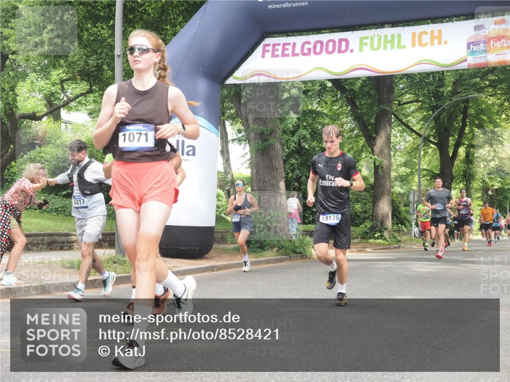 29.06.2025 - hella hamburg halbmarathon KatJ http://msf.ph/oto/8528421 29.06.2025 10:55:39 Zwischen KM18-KM19 1071, 2281, 3154, 6217, 8263, 8632 meine-sportfotos.de