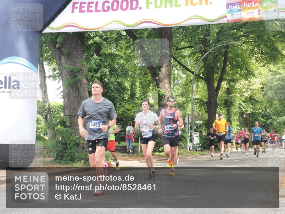 29.06.2025 - hella hamburg halbmarathon KatJ http://msf.ph/oto/8528461 29.06.2025 10:55:42 Zwischen KM18-KM19 1071, 1610, 2281, 3154, 4453, 6026, 6217, 8263 meine-sportfotos.de