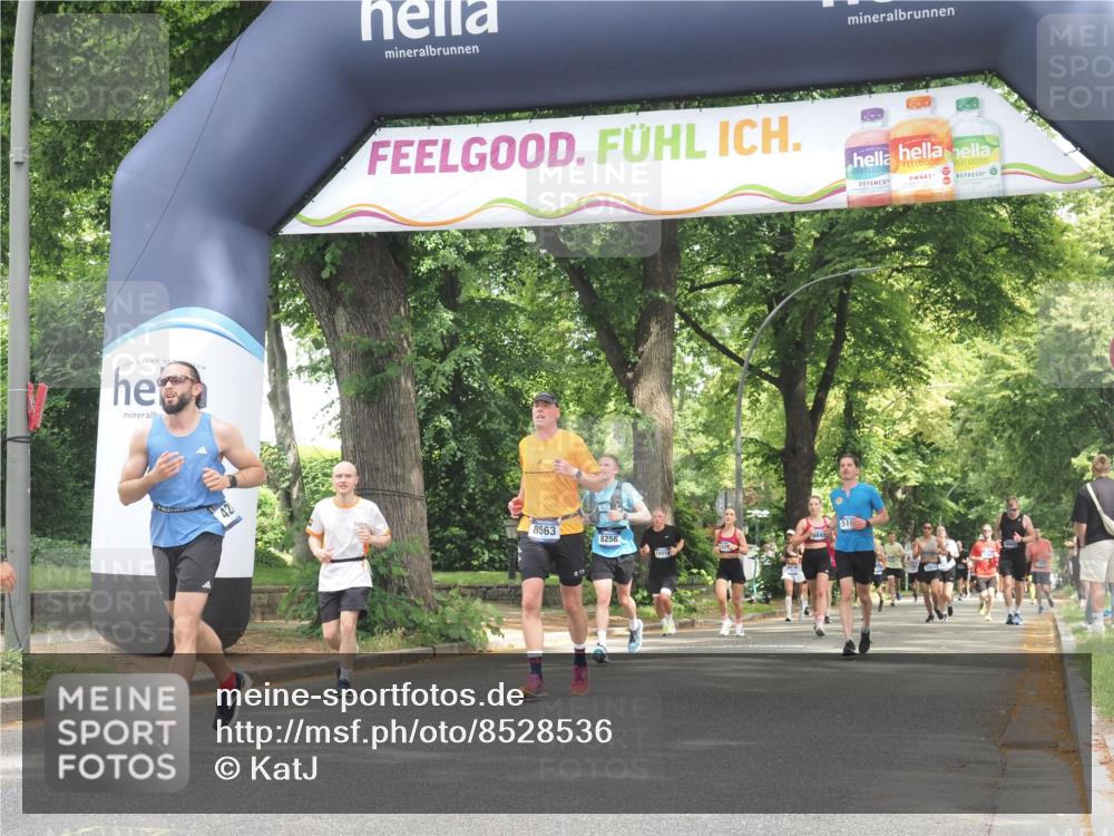 29.06.2025 - hella hamburg halbmarathon KatJ http://msf.ph/oto/8528536 29.06.2025 10:55:47 Zwischen KM18-KM19 1610, 2281, 4453, 6026, 8256, 8563 meine-sportfotos.de