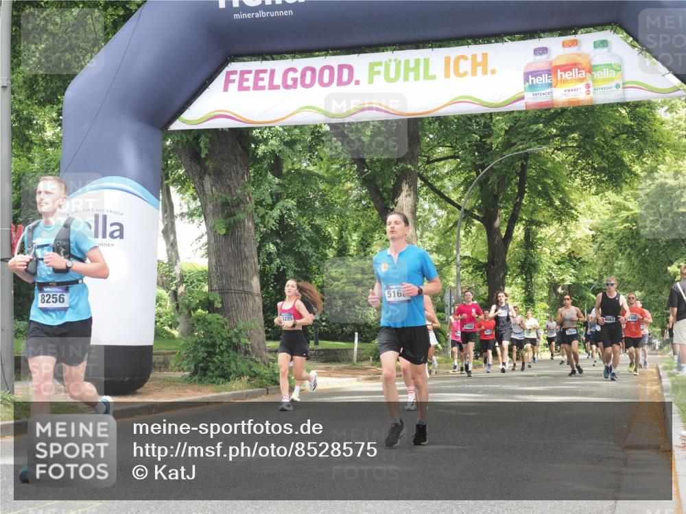 29.06.2025 - hella hamburg halbmarathon KatJ http://msf.ph/oto/8528575 29.06.2025 10:55:50 Zwischen KM18-KM19 5166, 8256, 8563 meine-sportfotos.de