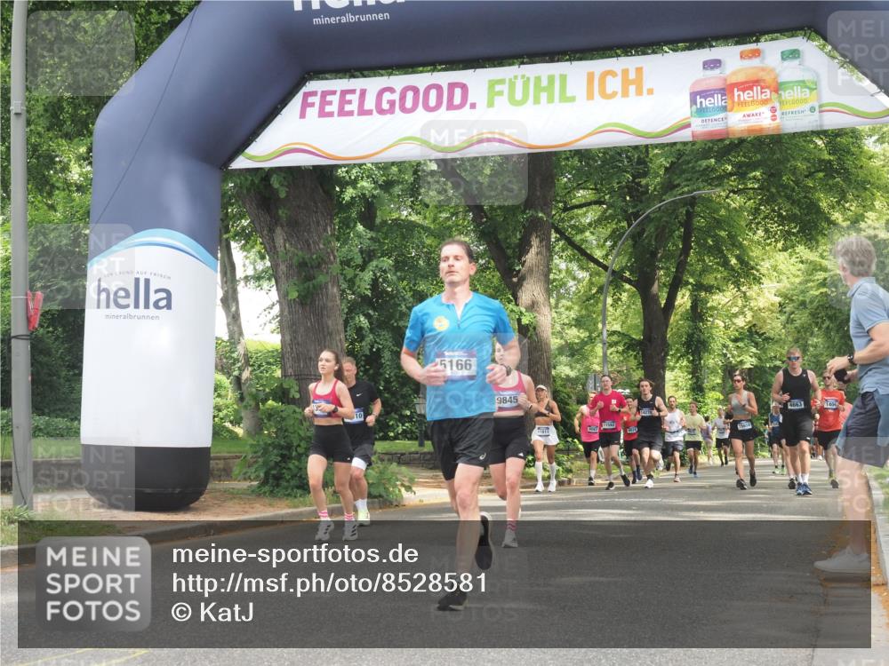 29.06.2025 - hella hamburg halbmarathon KatJ http://msf.ph/oto/8528581 29.06.2025 10:55:50 Zwischen KM18-KM19 5166, 8256, 8563 meine-sportfotos.de