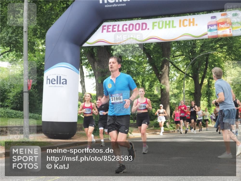 29.06.2025 - hella hamburg halbmarathon KatJ http://msf.ph/oto/8528593 29.06.2025 10:55:51 Zwischen KM18-KM19 5166, 8256, 8563 meine-sportfotos.de