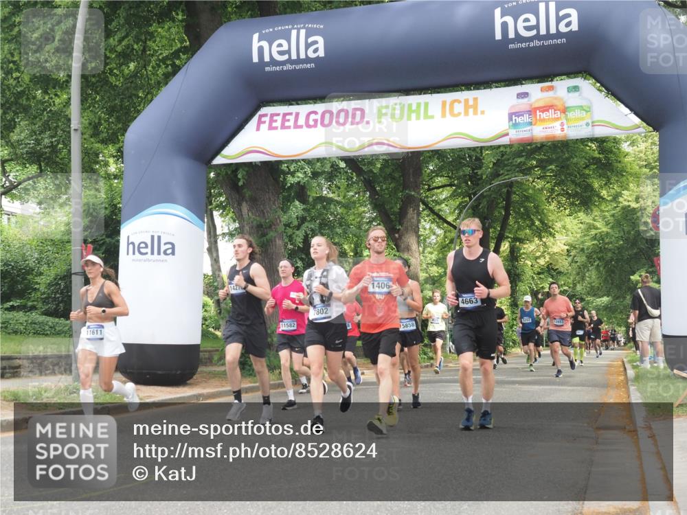 29.06.2025 - hella hamburg halbmarathon KatJ http://msf.ph/oto/8528624 29.06.2025 10:55:55 Zwischen KM18-KM19 1406, 4663, 5166, 6083, 7802, 8256 meine-sportfotos.de