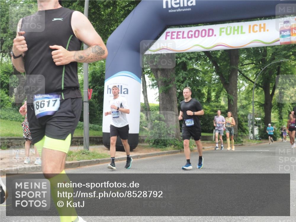 29.06.2025 - hella hamburg halbmarathon KatJ http://msf.ph/oto/8528792 29.06.2025 10:56:04 Zwischen KM18-KM19 2942, 3025, 3262, 5176, 6028 meine-sportfotos.de